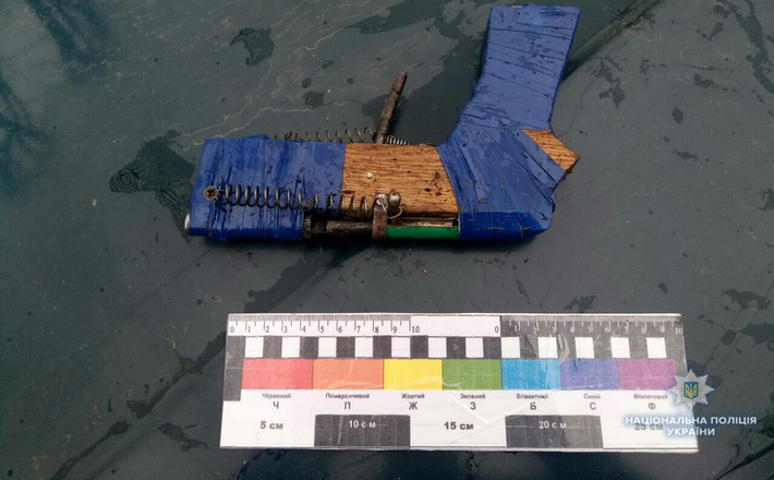 На Черкащині чоловік розгулював із саморобним пістолетом