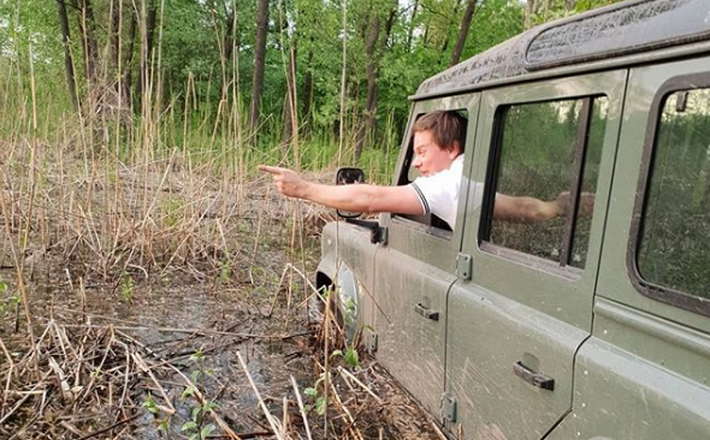 Відомий мандрівник і ведучий покатався у черкаському болоті (ФОТО)