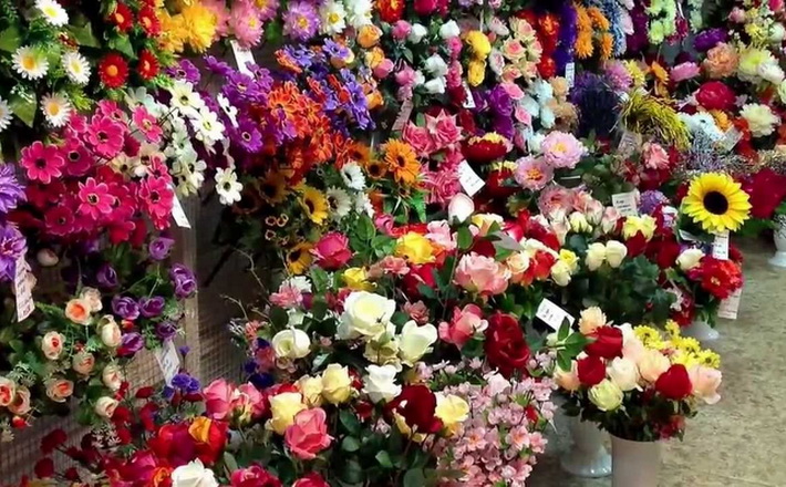 В Городищі затримано злодія, який викрадав штучні квіти та вінки з могил на кладовищі