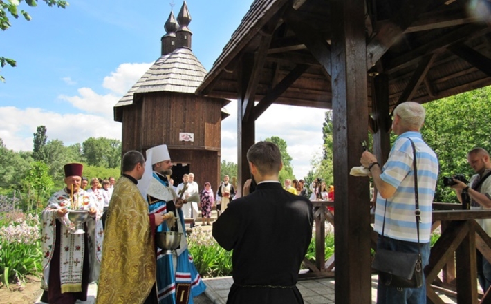 У Каневі біля Козацької церкви відкрили дзвіницю