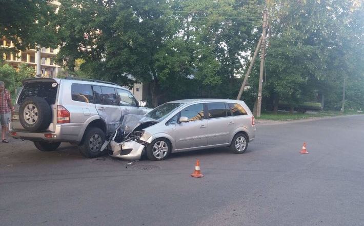 ДТП у Черкасах: не розминулися Opel i Mitsubishi