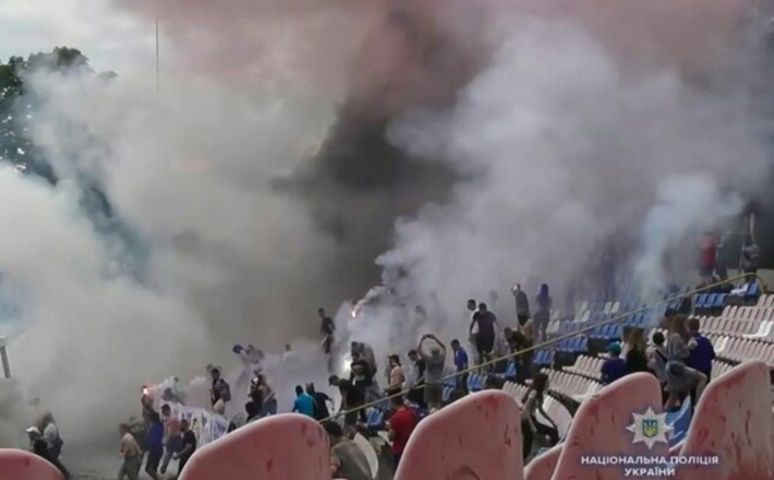 У поліції заявили про 17 постраждалих правоохоронців під час бійки на стадіоні