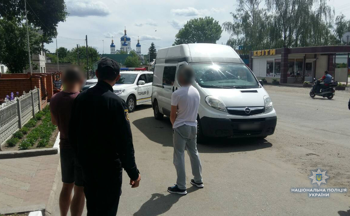 У Шполі озброєні чоловіки погрожували вбивством місцевому жителю (фото,відео)