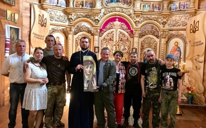 Церква у Холодному Яру отримала дарунок від знаменитого іконописця з Галичини