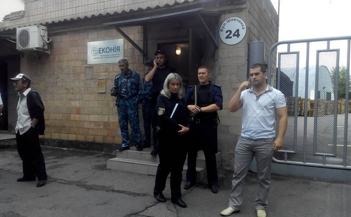 У Золотоноші рейдери намагалися захопити завод (фото)