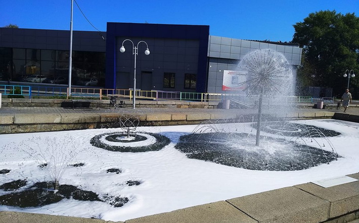 У соцмережах показали канівський фонтан із піною (ФОТО)