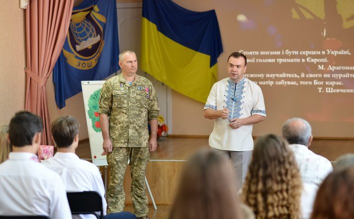 Патріотичний урок замість традиційної лінійки: у черкаській школі випробували новий формат відзначення Дня знань (ФОТО)
