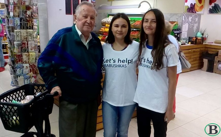 #Letshelpbabushkas: у Черкасах на касі оплачували покупки літніх людей (ФОТО)