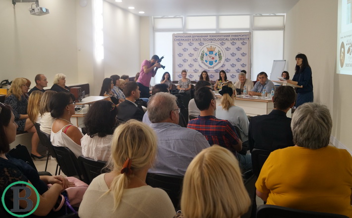 “Більше за все люблю дітей”: у ЧДТУ відбулася зустріч з черкаським дитячим поетом Анатолієм Антонцем