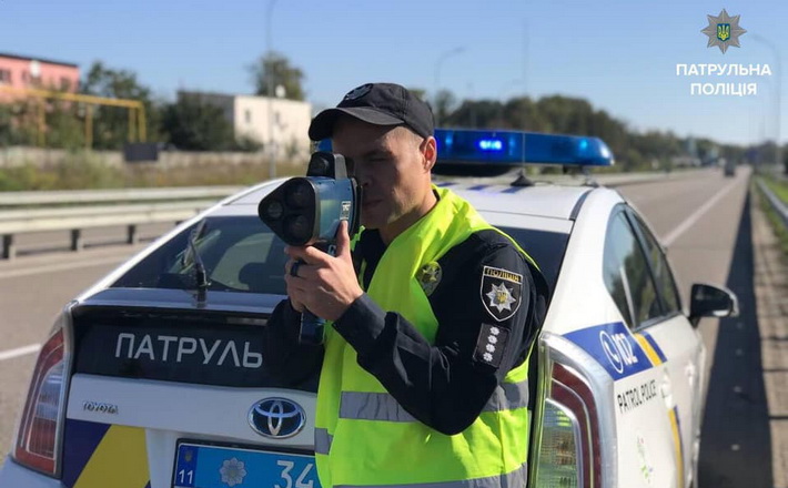 “Не обмежимось профілактичною бесідою” – в поліції нагадали про штрафи за перевищення швидкості