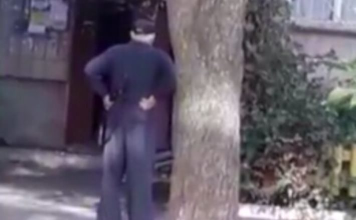 У Черкасах дід із рушницею погрожував людям (ВІДЕО)