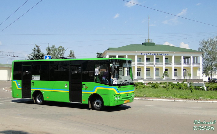 На вихідних кондукторка самовільно брала з пасажирів більше за проїзд