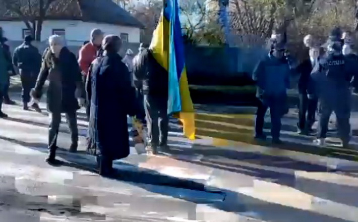 Сміляни страйкують: у місті перекрили три головні дороги (відео)