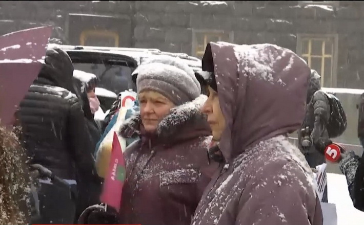 Сміляни через відсутність тепла пікетують під Кабміном (ВІДЕО)