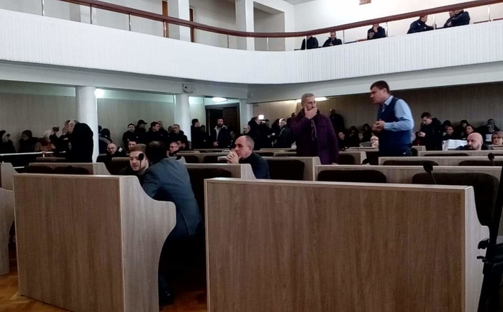 Сесія, скликана частиною депутатів, не відбулася через відсутність кворуму
