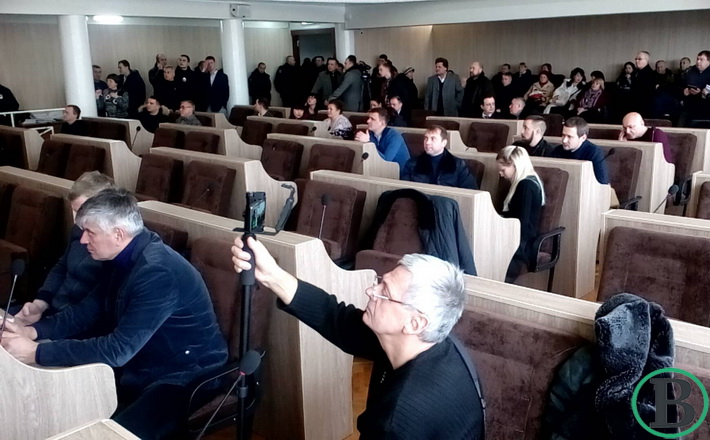 В новий рік місто входить без бюджету. Черкаські обранці знову не зібралися на сесію