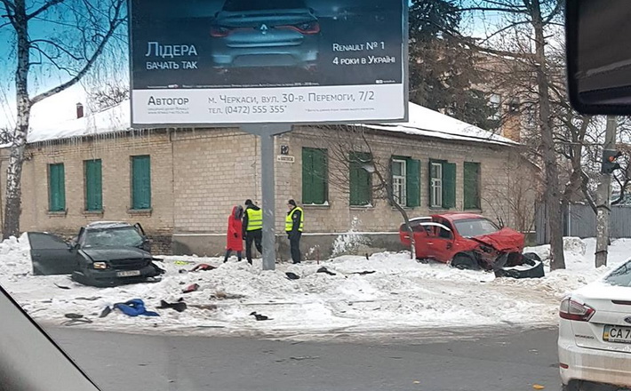 У Черкасах в ранковій ДТП постраждало три особи (фото)