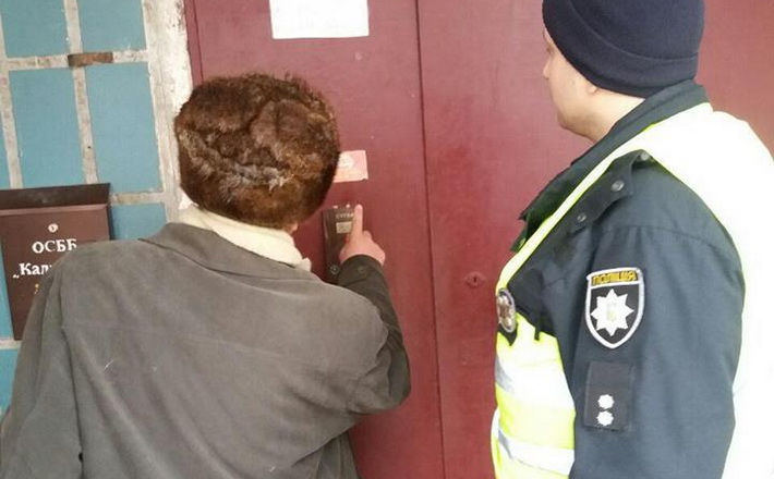 83-річний дідусь, який блукав Черкасами, врятований патрульними