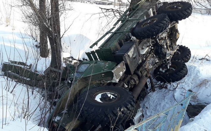 На Черкащині перекинулась вантажівка із боєприпасами (фото)