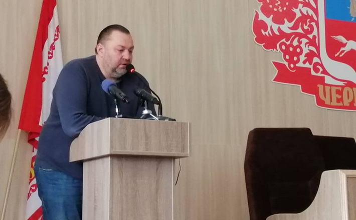 Депутат просить звернути увагу на псування білбордів невідомими особами