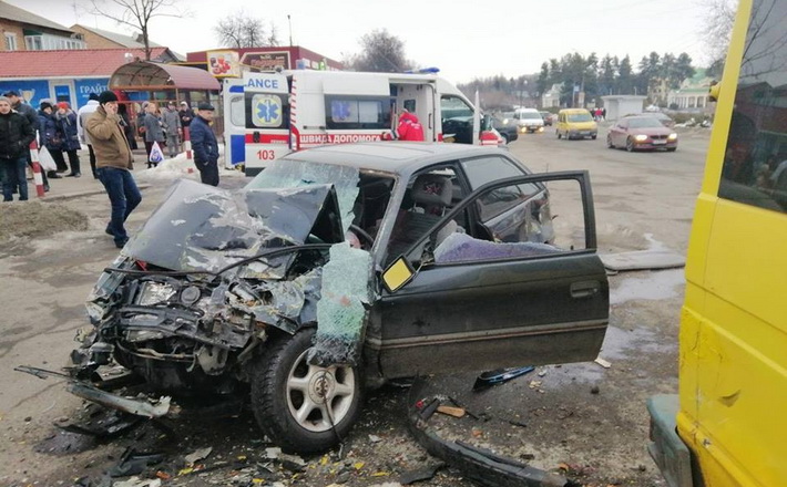 На Черкащині в ДТП постраждали шестеро людей, серед яких загиблий (ФОТО)