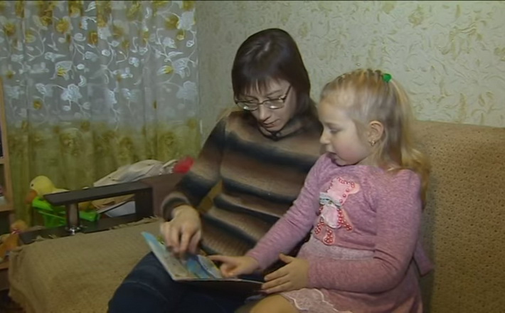 “Порятунок від матері”: 5-річна дівчинка стала заручницею сімейного конфлікту (ВІДЕО)