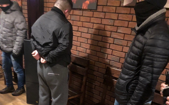 На Уманщині затримали групу наркоторговців під час спроби дати хабаря поліцейському (ФОТО)