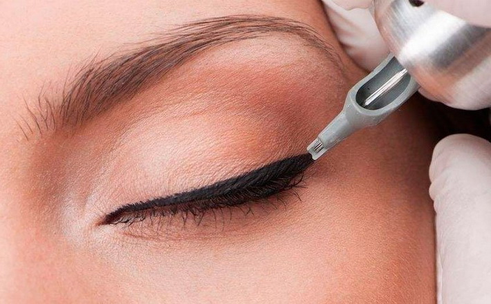 Уманчанка втратила зір після невдалого татуажу (ФОТО)