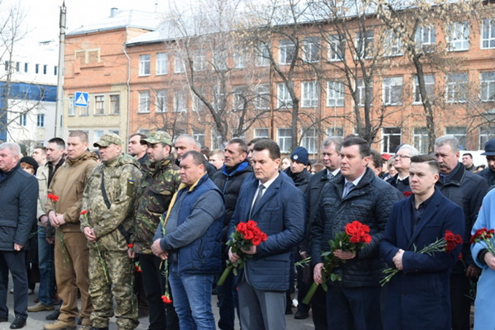 У Черкасах вшанували загиблих у зоні проведення антитерористичної операції (ВІДЕО)