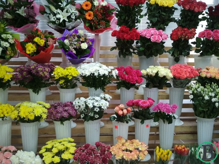 “Квітковий бум” у Черкасах: скільки коштує настрій жінок на свято 8-го Березня (ФОТО)