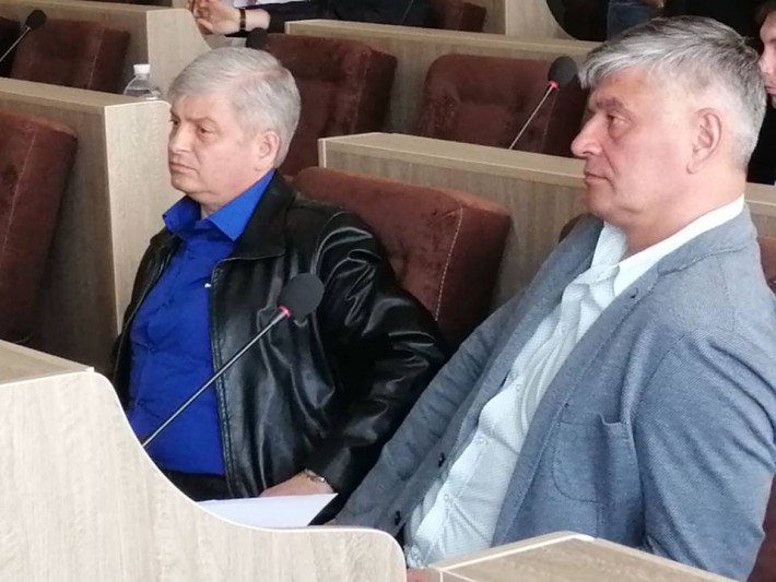 На сесії офіційно представили нового депутата
