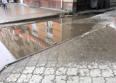 Черкащани просять відремонтувати аварійний пішохідний перехід