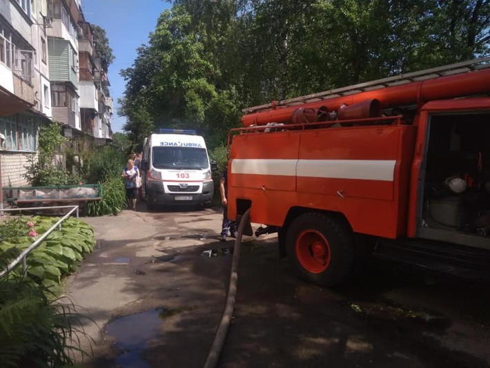 У Черкасах горіла квартира, в якій знаходились мама з дитиною