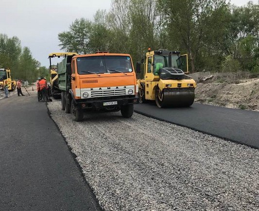 На одній із вулиць Черкас просять покласти асфальт