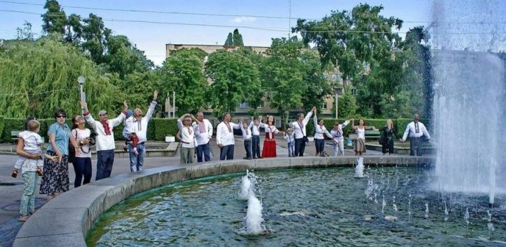 Казковий змій та "Ніжність троянди": черкащанам розповіли про історії водограїв міста