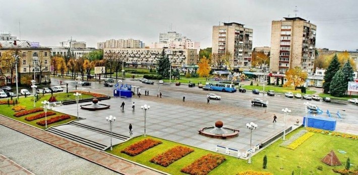 Казковий змій та "Ніжність троянди": черкащанам розповіли про історії водограїв міста