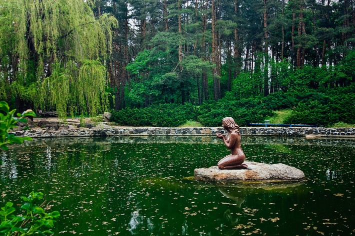 Казковий змій та "Ніжність троянди": черкащанам розповіли про історії водограїв міста