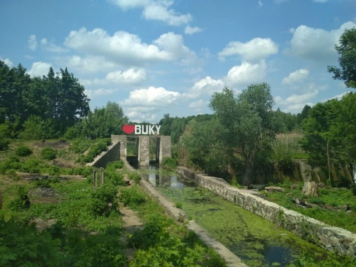 Професійні сомельє та стрибки зі скелі: на Черкащині вперше відбувся гастрофестиваль “Buky Grill Fest” (ФОТО)