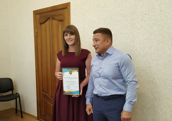 Серед нагороджених обласною премією: 1.Роман Надточій – керівник гуртка Черкаського обласного Центру туризму, краєзнавства і екскурсій учнівської молоді Черкаської обласної ради. Протягом 2018 року Роман долучався до організації та проведення проектів «Андріївські вечорниці -2018», «Цикл практичних семінарів для молоді в Черкаській області на 2018 рік», «Фестиваль тімбілдінгу SUMMER CHALLENGE-2018», Всеукраїнський семінар «Кращі практики волонтерства UA-2018». 2.Катерина Хребтак – студентка Східноєвропейського університету, член громадської організації «Фонд розвитку Шевченків край». Катерина є організатором та ко-тренером в міській «Школі волонтерів», організатором в першому міському молодіжному ХАБІ «Ризикова ХАТА», яка сприяє творчій самореалізації молоді міста, їх інтелектуальному, духовному і фізичному розвитку, підготовки до активної професійної та громадської діяльності. Вона вдало налагоджує партнерські стосунки, будує ефективну комунікацію, прикладом цього стало партнерство та реалізація спільних проектів з Білал Ямак, який є волонтером Корпусу Миру в Україні. Катерина Чупіна – випускниця Уманського державного педагогічного університету ім. П. Тичини. Протягом останніх років була учасницею загальноміського проекту «Академія молодіжного лідера» та Всеукраїнського проекту «Молодь змінить Україну», у 2018 році обрана заступником голови молодіжної ради м. Умань. 4.Артем Верчик – член Золотоніської міської молодіжної громадської організації. активний волонтер у проведенні міських літніх таборів для дітей та молоді («Громадська школа «Відповідальність. Активність. Молодість.», «Майстерня Успіху»), які проходили влітку 2018 року за підтримки виконавчого комітету Золотоніської міської ради та спільно з волонтерами Корпусу Миру США; 5.Олег Кравченко – вчитель історії та правознавства Чигиринського навчально-виховного комплексу «Дошкільний навчальний заклад спеціалізована школа І-ІІІ ступенів №2». Ініціатор створення шкільного музею народознавства «Українська світлиця». Член молодіжної організації «Молодь у сучасному світі». Керівник шкільного історико-туристсько-краєзнавчого гуртка «Скіф». Розробив туристичний маршрут для учнів по Чигиринщині. 6.Євген Литвин – керівник ВІА «Філософія серця»Канівського міського будинку культури. Ініціатор проведення фольклорної експедиції селами Канівщини по вивченню весільно-обрядової творчості. Активний учасник ГО «Благодійний Фонд «Тарасова земля», мета якої збереження та популяризація місць пов’язаних з перебуванням Великого Кобзаря на Канівщині. 7.Олександра Вільчик – учениця 10-го класу Тернівської загальноосвітньої школи І-ІІІ ступенів Смілянської районної ради. Неодноразова переможниця районного та обласного етапів Всеукраїнської військово-патріотичної гри «Сокіл» («Джура»).