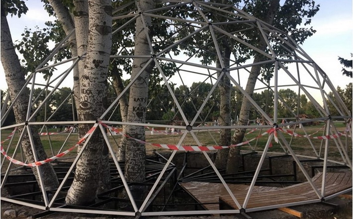 У Долині троянд вже почали будівництво “живої” альтанки (ФОТО)