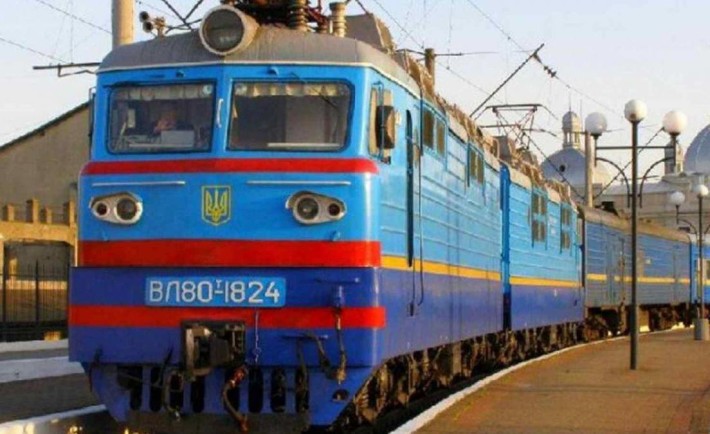 Низка поїздів, що прямує Черкащиною, затримується