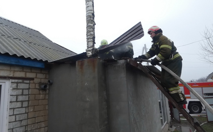 На Шполянщині горів будинок (ФОТО, ВІДЕО)