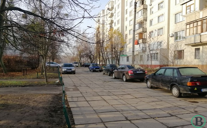 у дворі 2