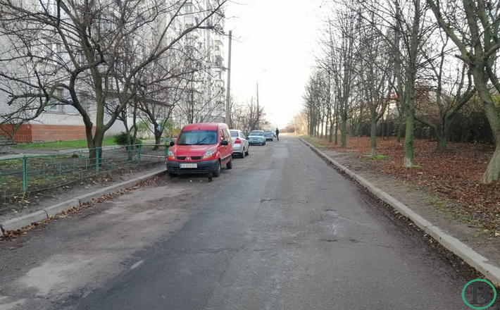 у дворі 4