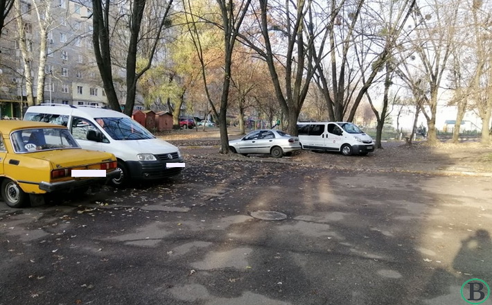 у дворі