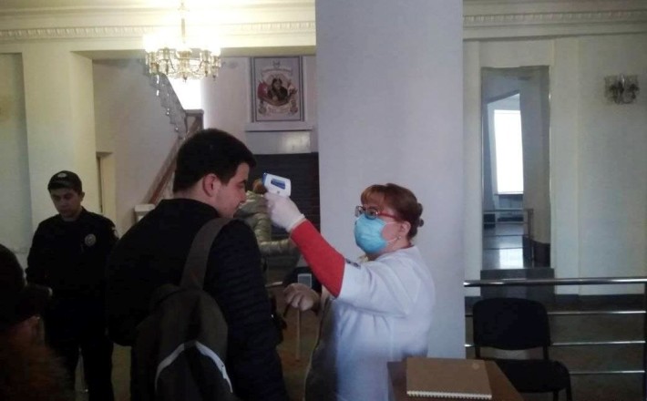 На час карантину тимчасово обмежено допуск до Будинку рад