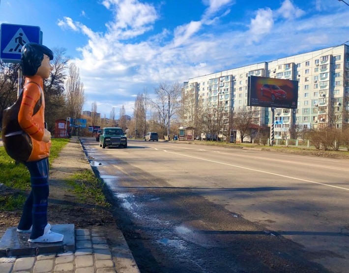 Поблизу черкаських шкіл встановлюють макети учнів та “лежачі поліцейські”