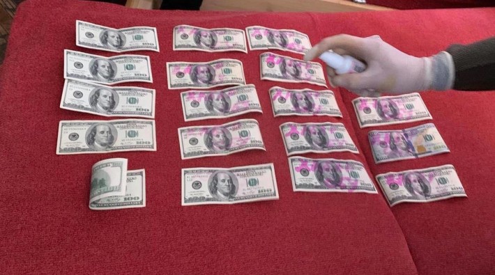Посадовця державної виконавчої служби викрила на хабарі СБУ в Черкасах