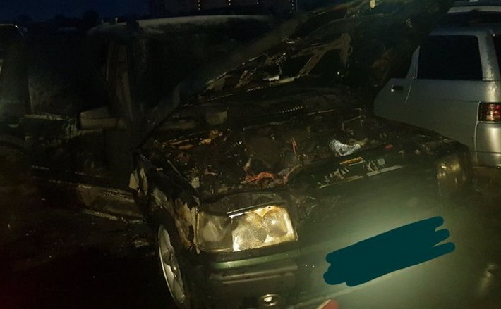 Уночі в Черкасах згорів «Range Rover»