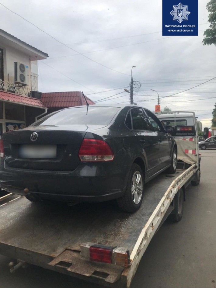 Погрожував і поводився агресивно: черкаські патрульні приборкували п’яного водія